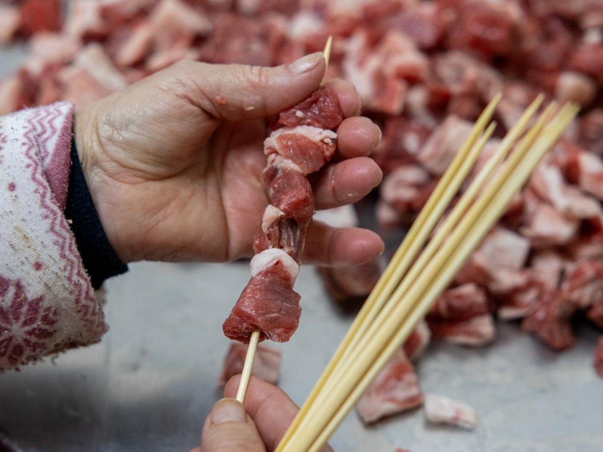 Prodotto tipico abruzzese: arrosticini abruzzesi e vini abruzzesi da abbinare