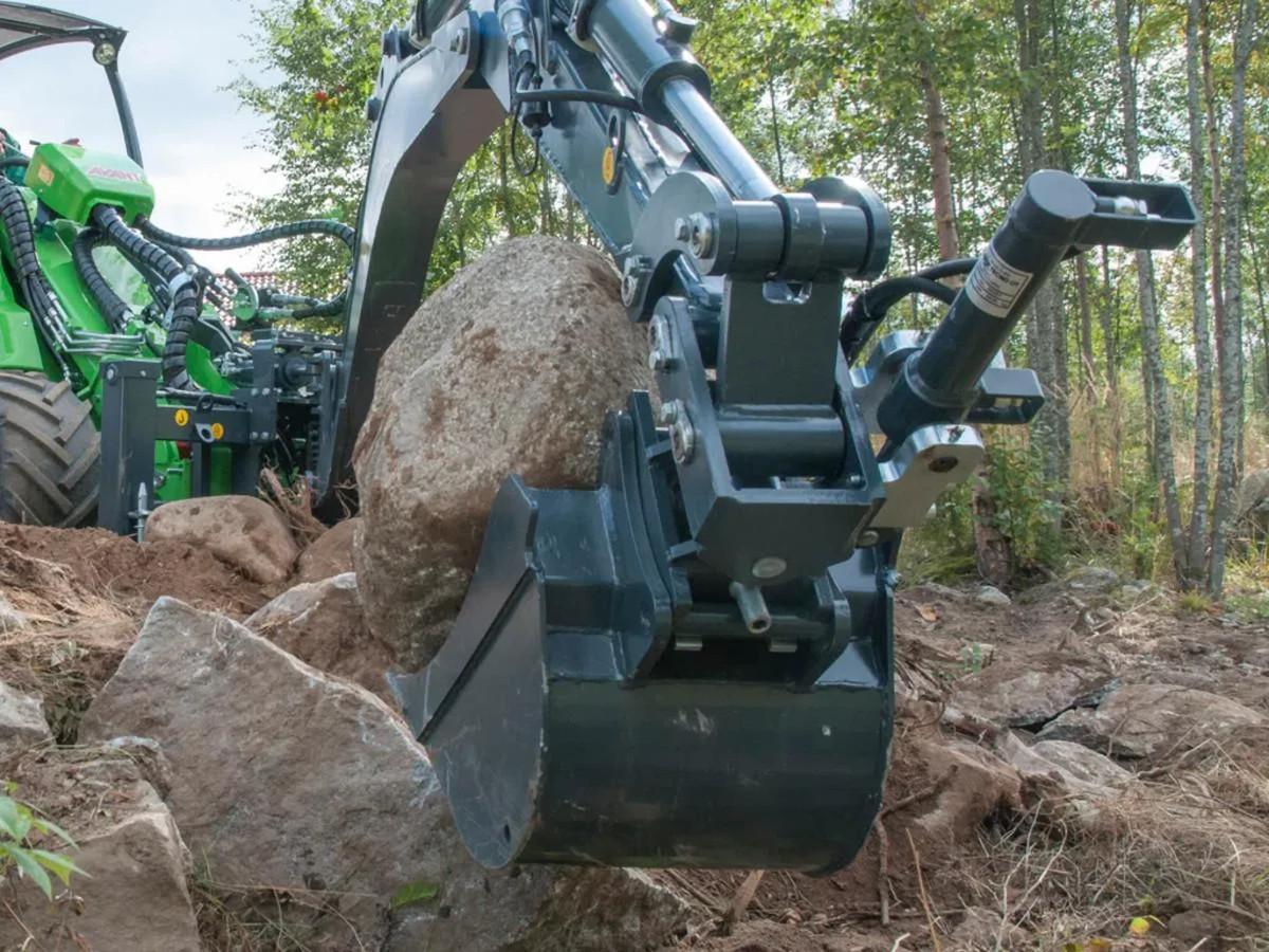 Escavatore piccolo Avant: ideale per giardini e spazi stretti